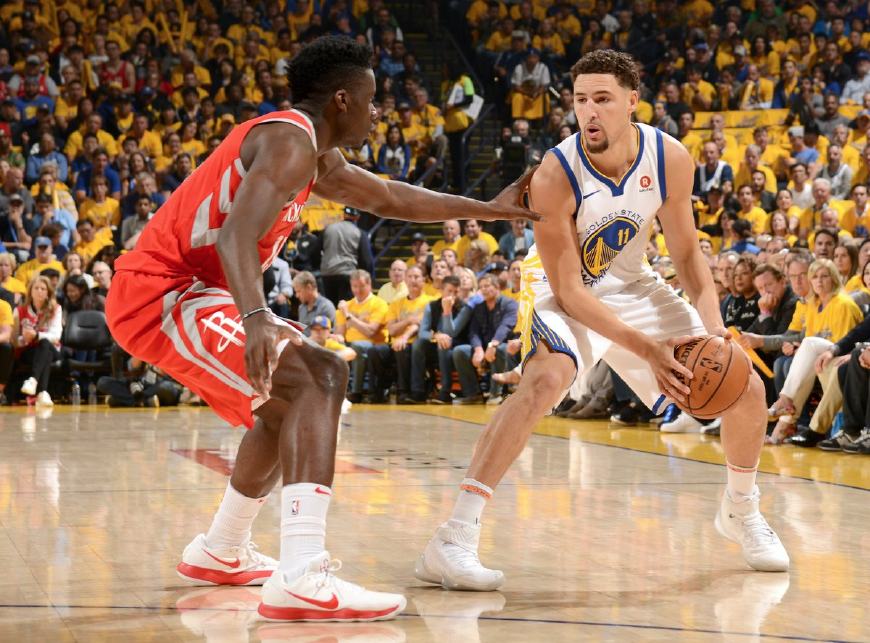  库里三分雨倾盆而下勇士主场大胜雷霆